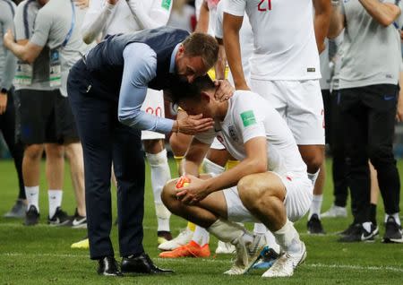 Soccer Football - World Cup - Semi Final - Croatia v England - Luzhniki Stadium, Moscow, Russia - July 11, 2018 England manager Gareth Southgate consoles Harry Maguire after the match REUTERS/Grigory Dukor