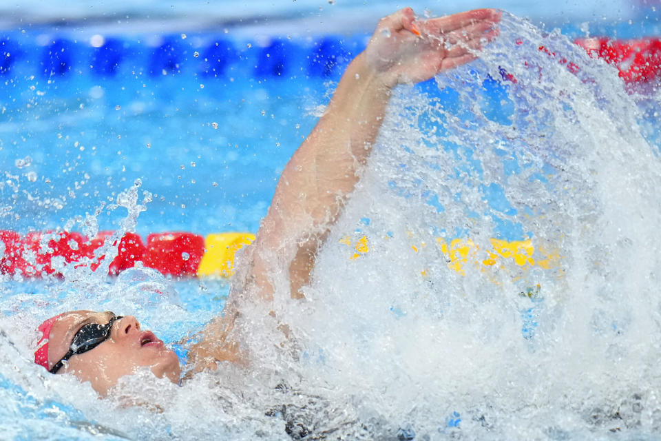 Lauren Cox of Britain competes in the women's 50m backstroke semifinals at the World Aquatics Championships in Doha, Qatar, Wednesday, Feb. 14, 2024. (AP Photo/Hassan Ammar)