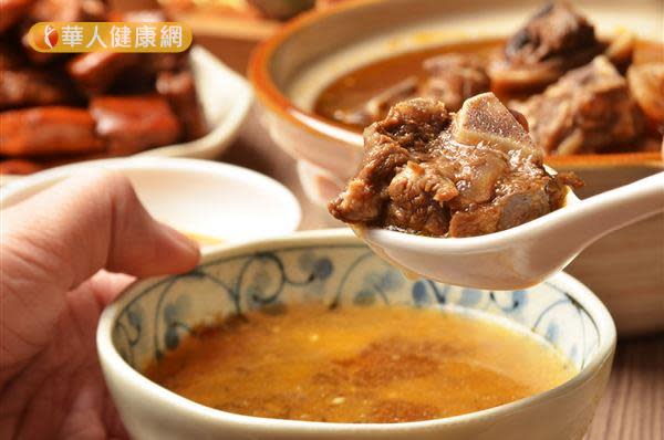 當歸生薑羊肉湯很適合產後媽咪、哺乳媽咪以及體質虛寒的民眾食用。