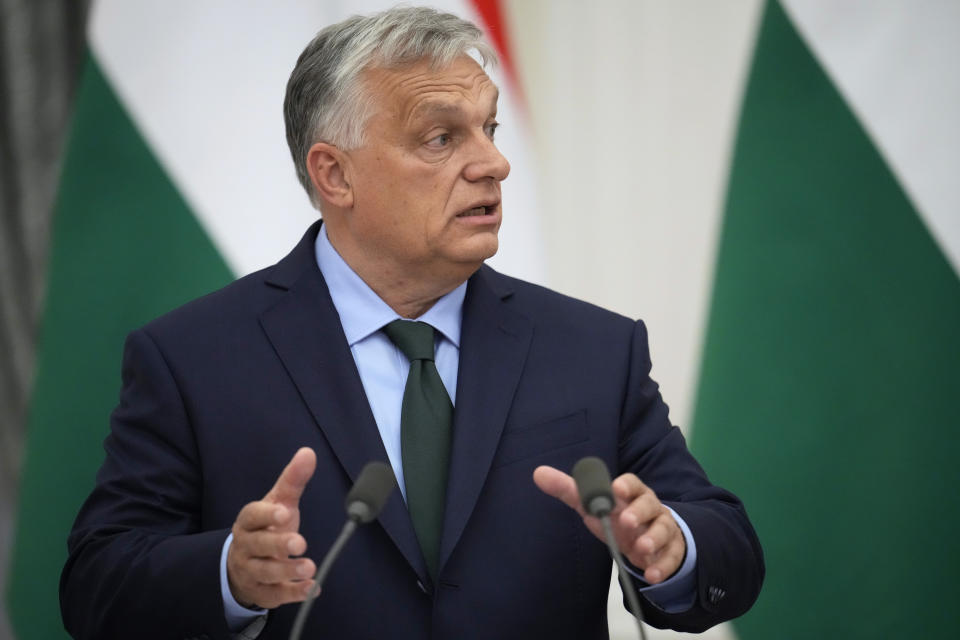 El primer ministro húngaro Viktor Orbán participa en una conferencia de prensa conjunta con el presidente ruso Vladímir Putin tras una reunión entre ambos en el Kremlin, en Moscú, Rusia, el viernes 5 de julio de 2024. (AP Foto/Alexander Zemlianichenko)