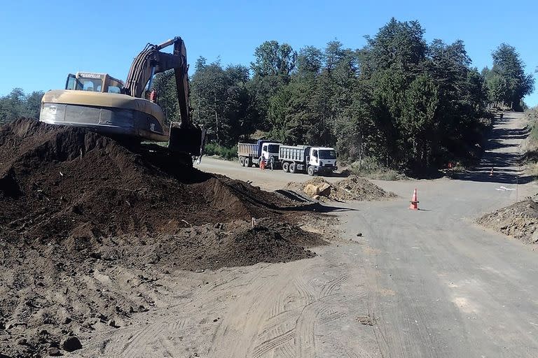 Las máquinas viales frenaron los trabajos de construcción de la circunvalación sobre la ruta 40 en Villa La Angostura