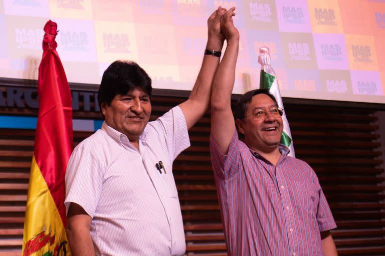 El expresidente de Bolivia Evo Morales y el nuevo candidato del MAS, Luis Arce