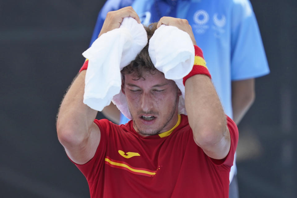 Pablo Carreno Busta, of Spain, tries to keep cool between games against Dominik Koepfer, of Germany, during the third round of the tennis competition at the 2020 Summer Olympics, Wednesday, July 28, 2021, in Tokyo, Japan. (AP Photo/Seth Wenig)