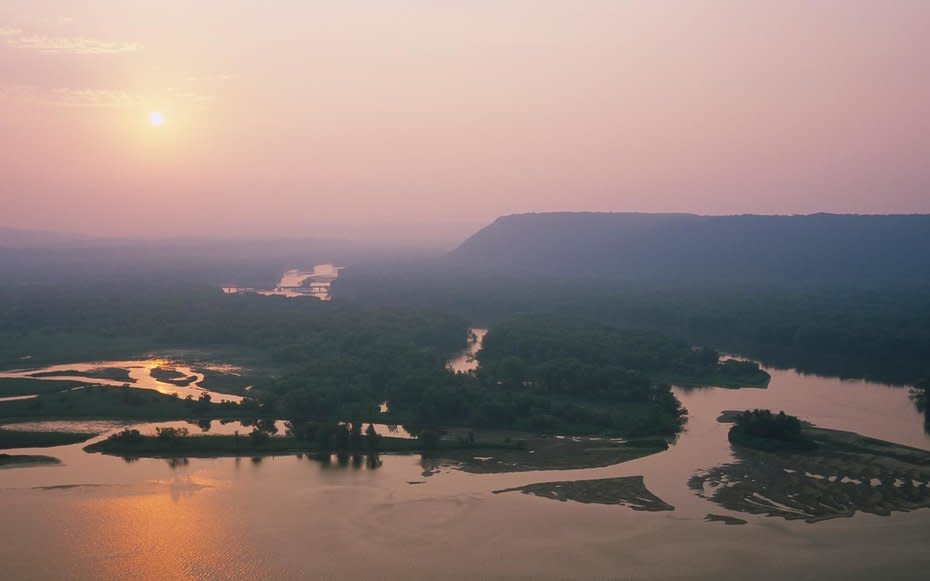 <p>Stand on the end of the world at this bluff overlooking the Mississippi River with a 500-foot drop. For more adventurous couples, theres a wooden boardwalk that leads down to the parks Bridal Veil Falls (an appropriate venue for engaged couples). The park also features archaeological sites, bike trains and overnight camping spots.</p>