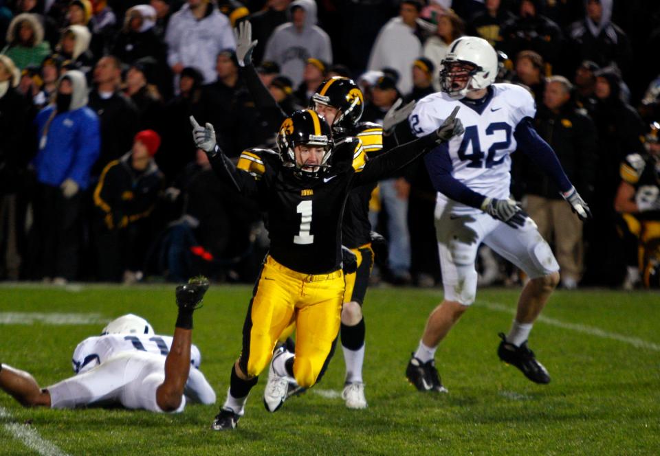Daniel Murray's 31-yard field goal with 1 second remaining delivered a 24-23 Iowa win over Penn State in 2008 that began a 13-game winning streak, which is the longest of the Kirk Ferentz or Hayden Fry era.
