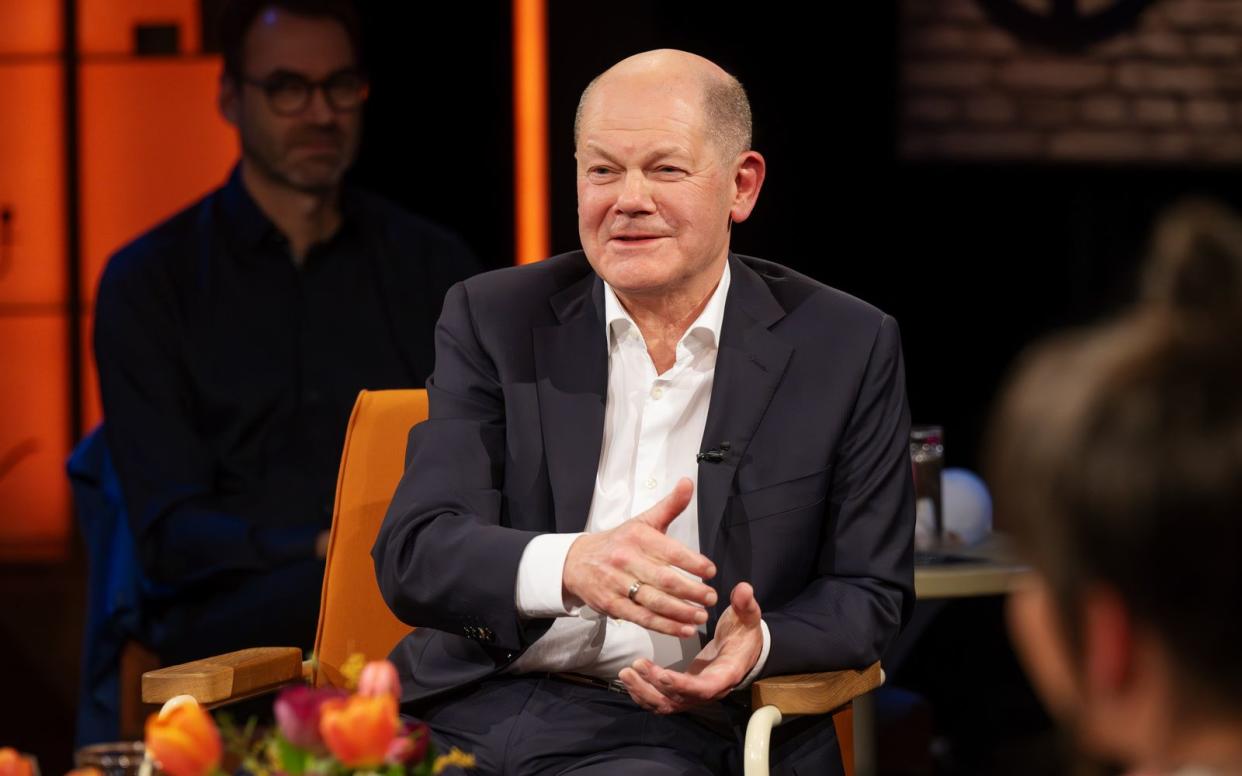 Der erste amtierende Bundeskanzler überhaupt zu Gast bei "3nach9": Olaf Scholz (SPD) ist am Freitag in der 600. Ausgabe zu Gast. (Bild: Radio Bremen / Matthias Hornung)