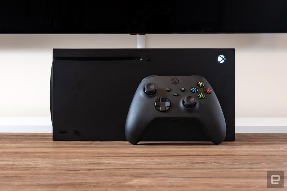 Xbox Series X console and Xbox Wireless Controller