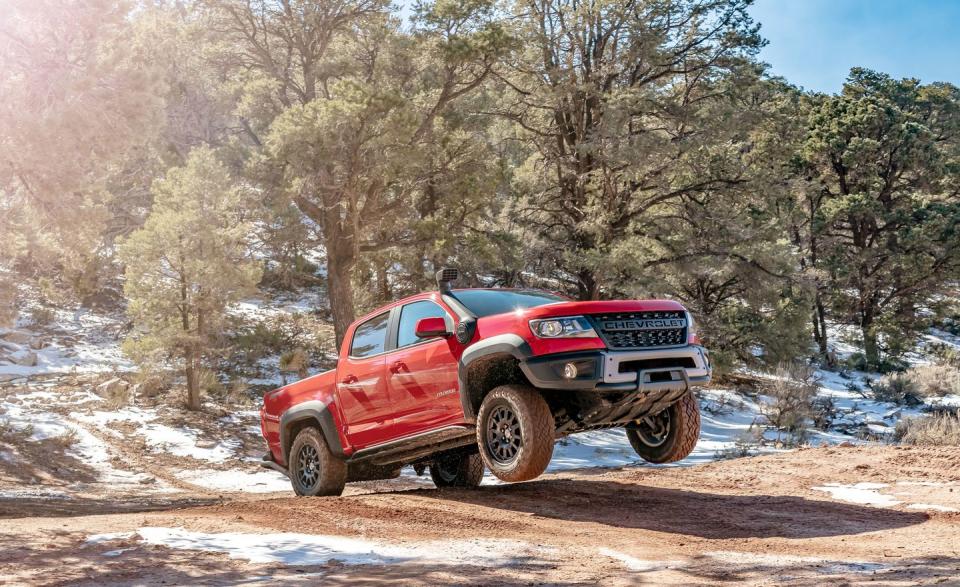 <p>Yes, the Bison can jump, and the ZR2's upgraded suspension means it can land in one piece from low altitudes. </p>