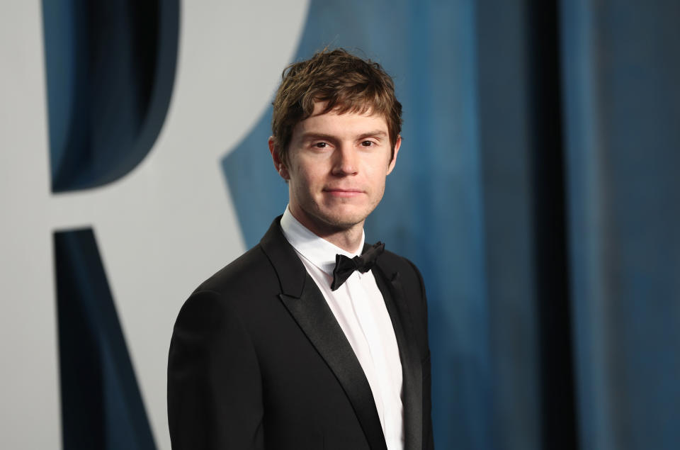 BEVERLY HILLS, CALIFORNIA - MARCH 27: Evan Peters attends the 2022 Vanity Fair Oscar Party hosted by Radhika Jones at Wallis Annenberg Center for the Performing Arts on March 27, 2022 in Beverly Hills, California. (Photo by Arturo Holmes/FilmMagic)