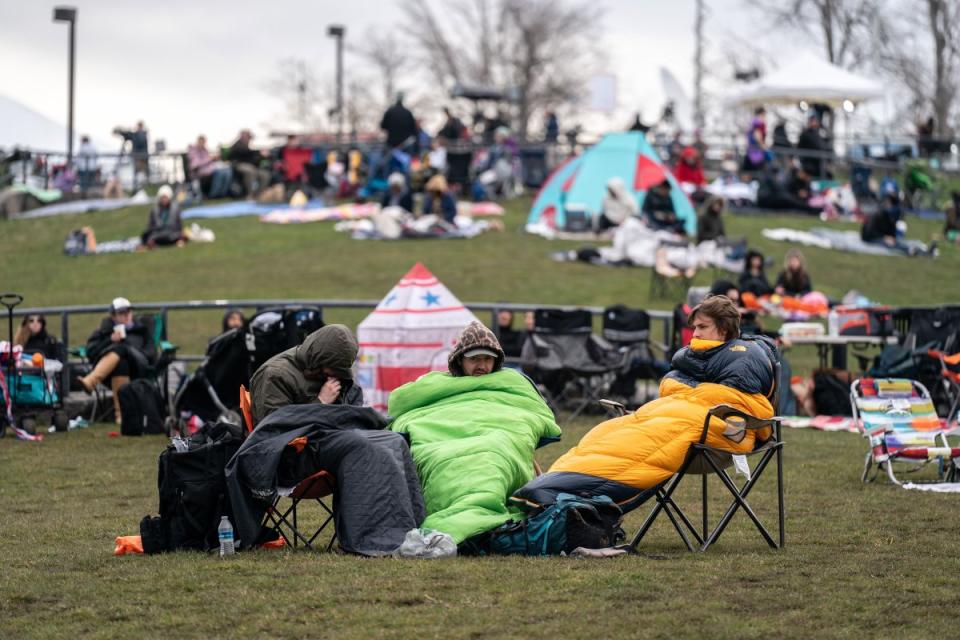 People wrap up warm as they wait for the solar eclipse in Niagara Falls, N.Y., on April 8, 2024.<span class="copyright">Adam Gray—Getty Images</span>