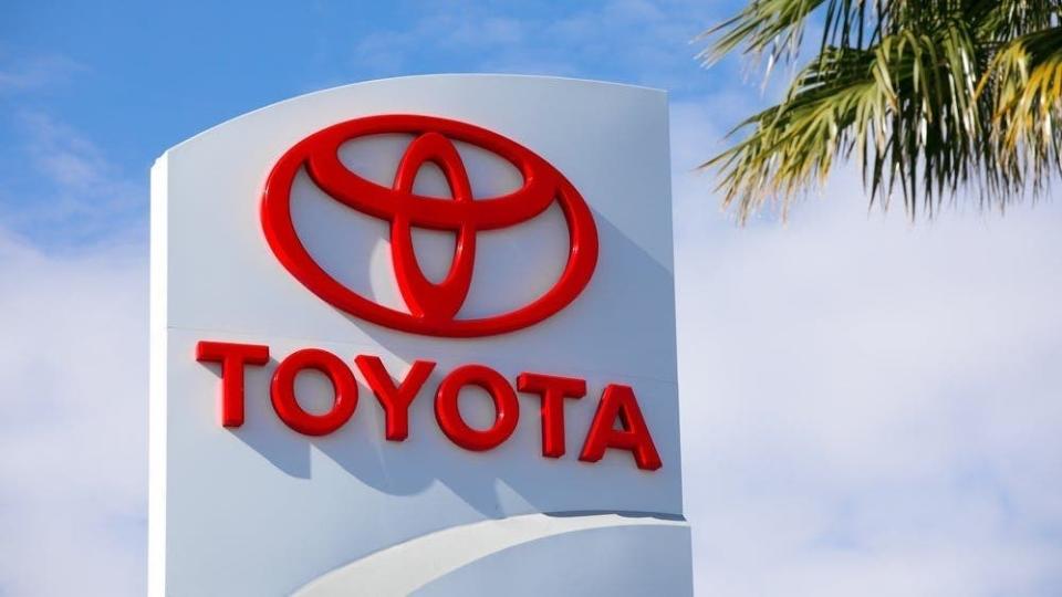 Toyota Motor's US September Sales Drop; Electrified Vehicles Account For Nearly 50% Of Sales