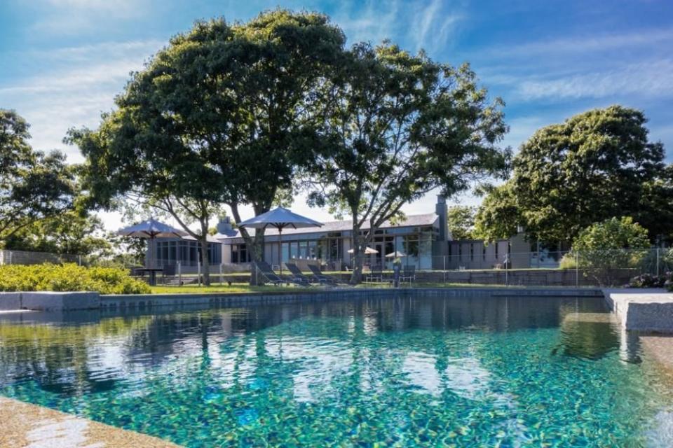 1) A heated infinity pool overlooks the ocean.