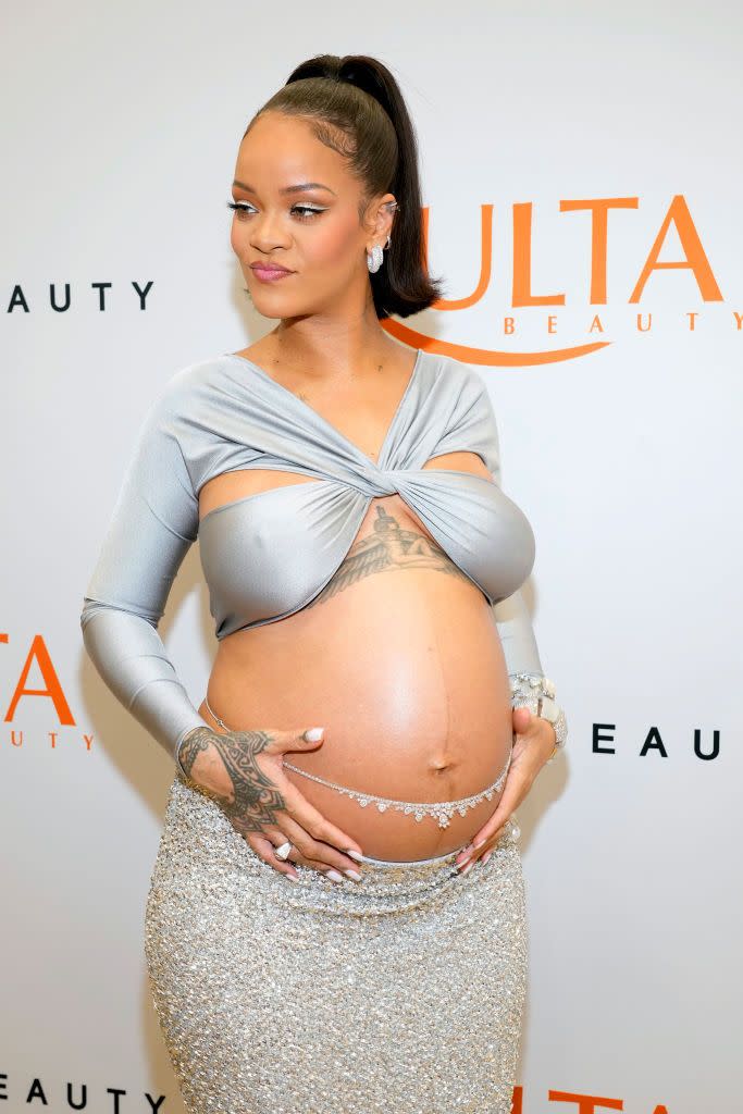 rihanna celebrates the launch of fenty beauty at ulta beauty