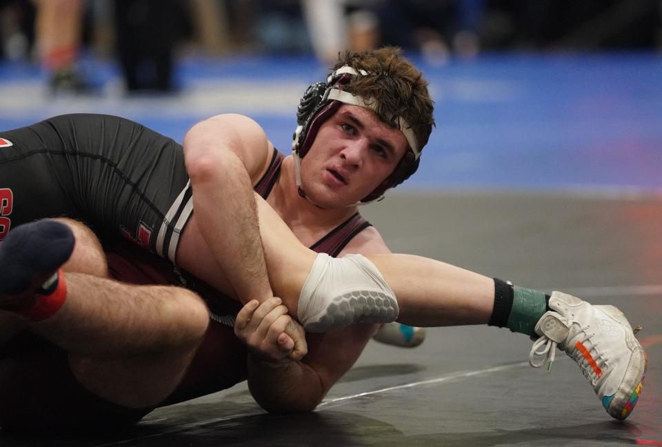 Nyack's Sam Szerlip wrestles in the 172-pound match in the round of 16 at the 2023 Eastern States Classic wrestling tournament at SUNY Sullivan County in Loch Sheldrake on Friday, January 13, 2023.