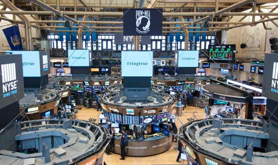 El Dow Jones mira de reojo los 40.000 puntos; el Nasdaq duda tras sus recientes máximos