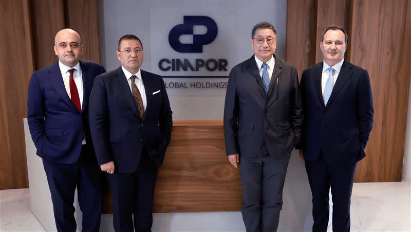 台泥董事長張安平與葡萄牙Cimpor CEO Suat Calbiyik 、OYAK集團CFO Baren Celik等3月6日於荷蘭完成擴大投資土葡交割及股權移轉。（圖／台泥提供）