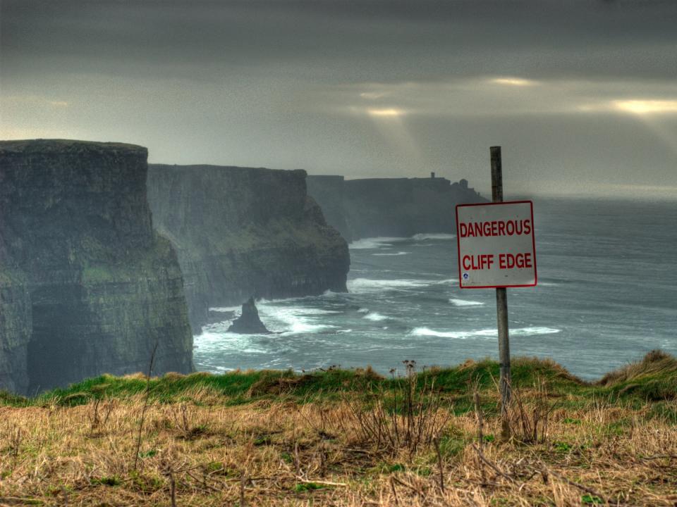 Dangerous_Cliff_Edge