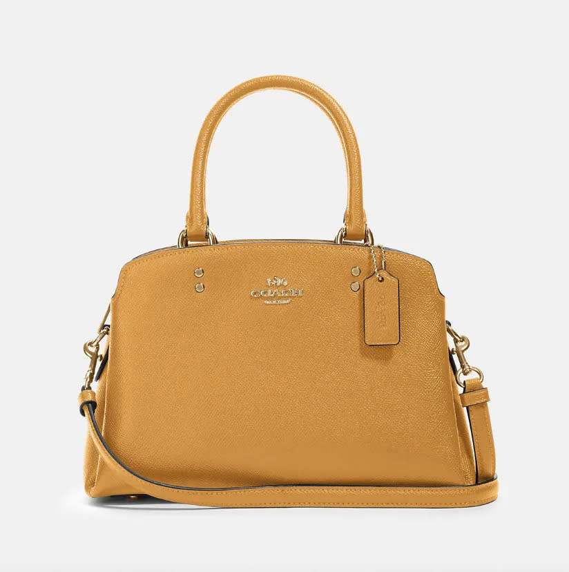 ¡Guau! Este precioso bolso de Coach Outlet tiene un descuento de 300 dólares y hay 7 ofertas más a partir de 20 dólares