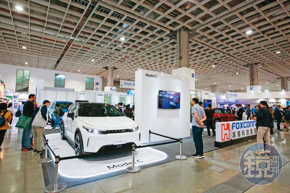 鴻海布局電動車事業，劉揚偉認為發展半導體是最佳助攻手。