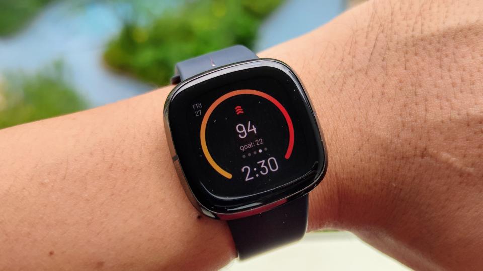 Fitbit Sense. (PHOTO: Paolo Lacuna/Yahoo Lifestyle SEA)