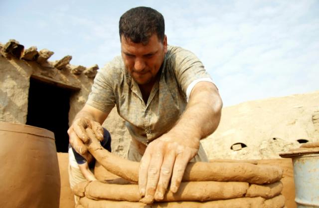 Iraq's ancient pottery struggles to outlive modern plastic