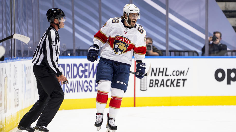 TORONTO, ONTARIO - AUGUST 04: Mike Hoffman #68 of the Florida Panthers celebrates his goal against the New York Islanders during the first period in Game Two of the Eastern Conference Qualification Round at Scotiabank Arena on August 04, 2020 in Toronto, Ontario. (Photo by Mark Blinch/NHLI via Getty Images)