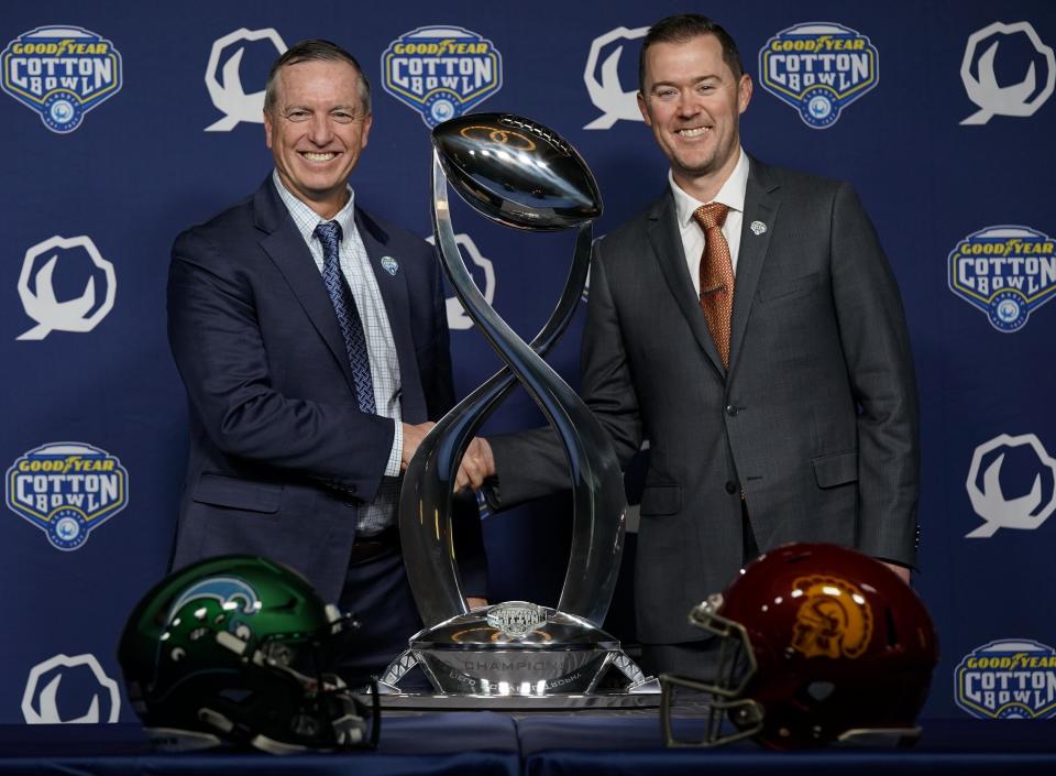 Tulane head coach Willie Fritz, left, and Southern California head coach Lincoln Riley pose for a photo during a press conference ahead of the Cotton Bowl NCAA college football game, Sunday, Jan. 1, 2023, in Dallas, Texas. Tulane will face Southern California in the Cotton Bowl on Monday, Jan. 2. (AP Photo/Sam Hodde)