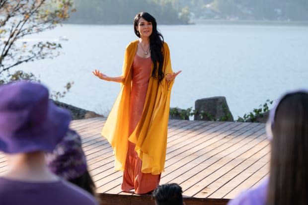 Adult Lottie (Simone Kessell) addresses her 'purple people,' as Misty calls them.<p>Photo: Kailey Schwerman/Courtesy of Showtime</p>