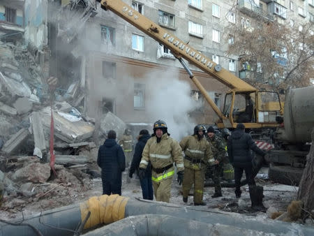 Emergency personnel work at the site of collapsed apartment building after a suspected gas blast in Magnitogorsk, Russia December 31, 2018. Minister of Civil Defence, Emergencies and Disaster Relief/Handout via REUTERS