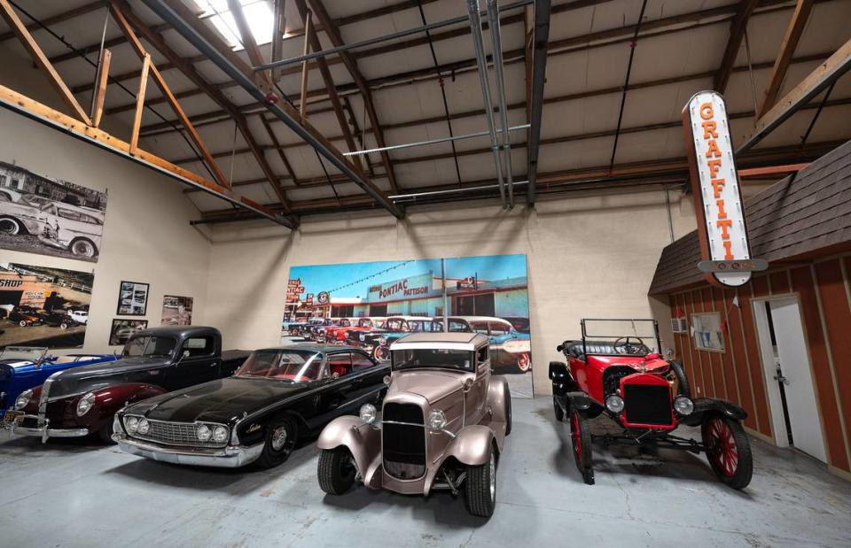 La venta de autos clásicos ha ayudado a recaudar fondos para las mejoras del edificio, como un nuevo sistema de protección contra incendios y soportes de acero para las cerchas del tejado del Graffiti USA Museum, en Modesto, California, el viernes 17 de mayo de 2024.