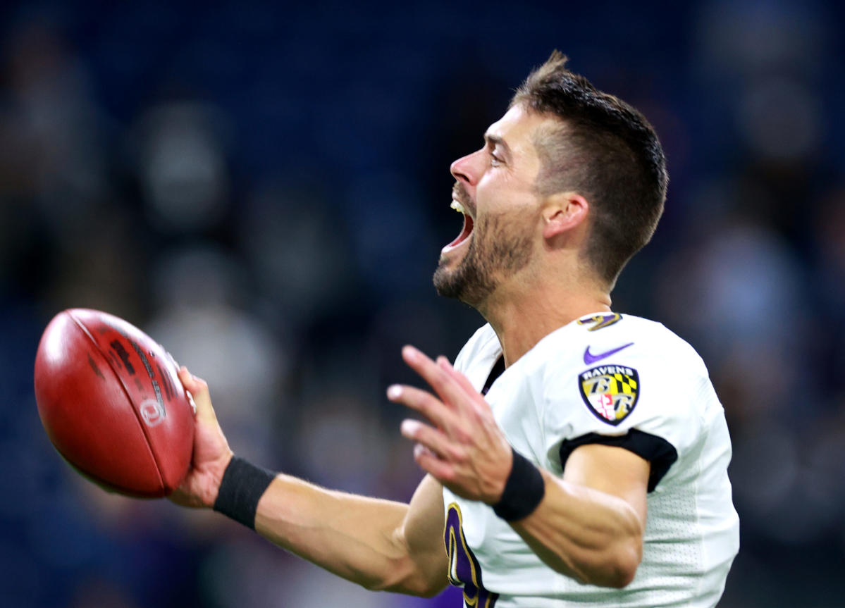 Ravens kicker Justin Tucker signs four-year extension through 2027 season