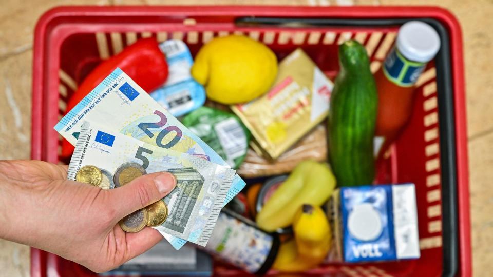 Die Inflation hat die jüngste Steigerung der Einkommen in Deutschland aufgefressen