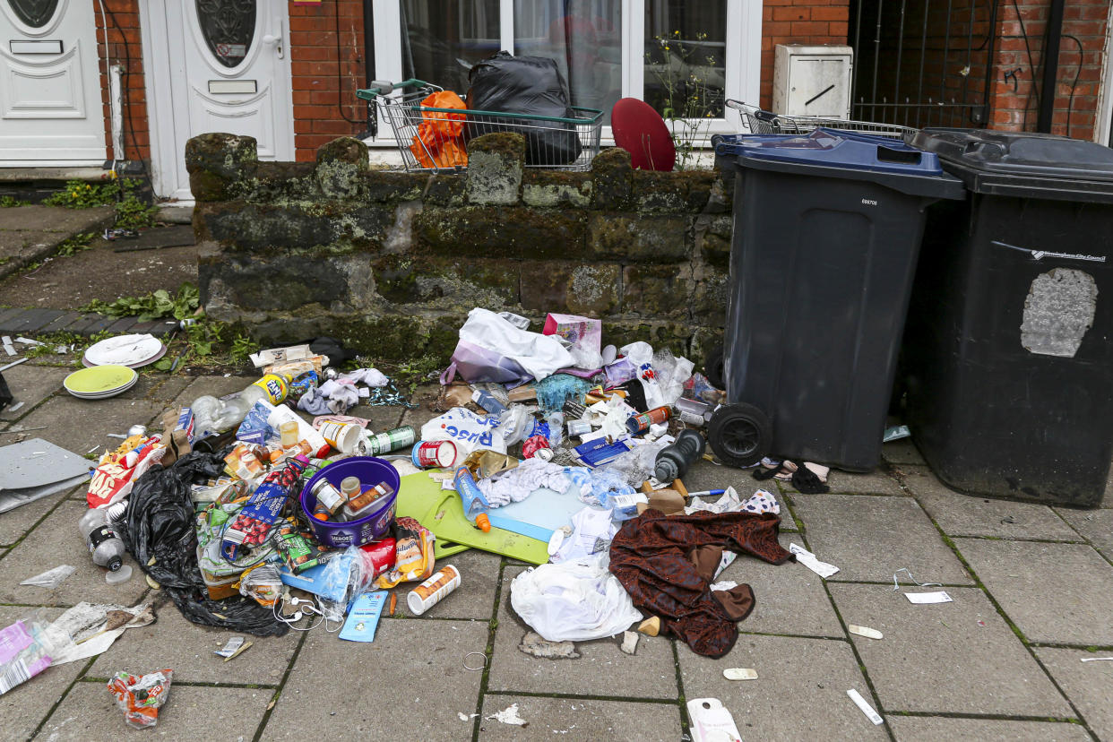 The area, which houses more than 10,000 2nd and 3rd year university students, has now been nicknamed “Smelly Oak” by fed-up locals. (SWNS)
