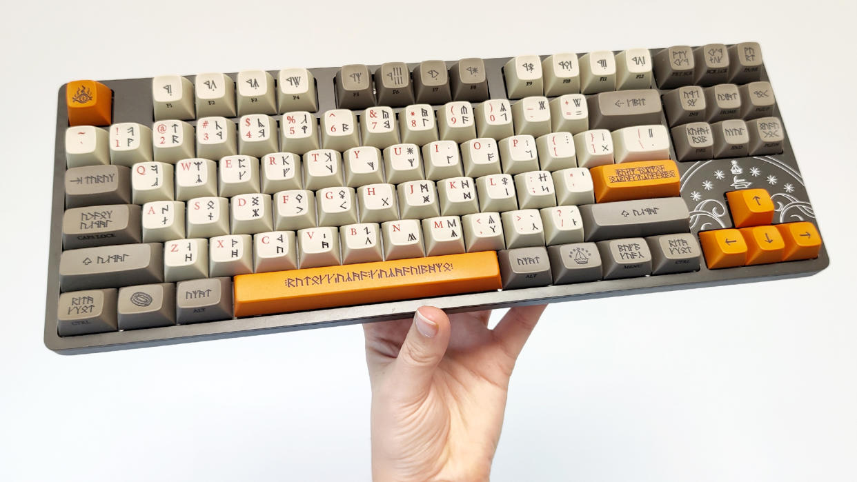  The Drop LOTR ENTR keyboard front on. 