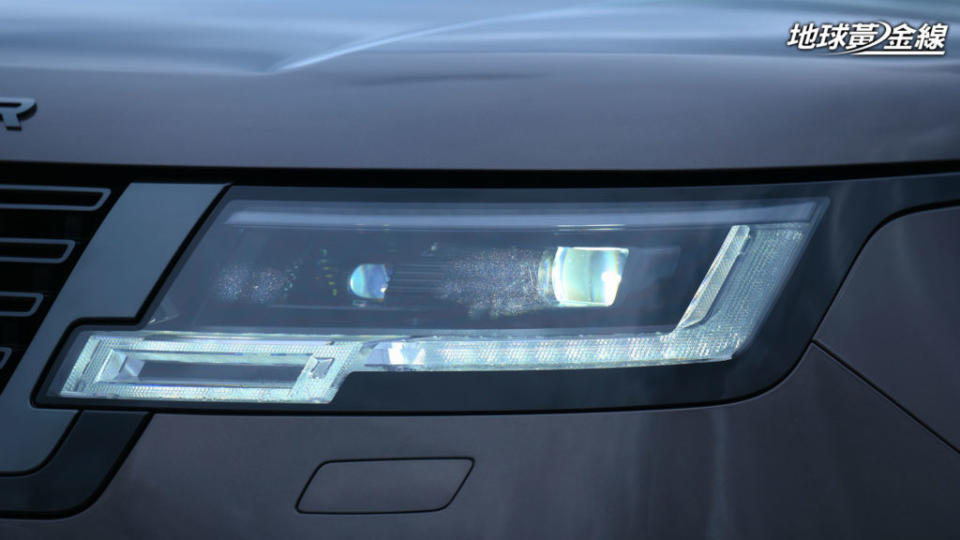 遠光燈照射距離更遠但有影響對向來車的風險，現在有矩陣式或光形變換燈組，能兼顧照明且避免產生眩光。(攝影/ 劉家岳)