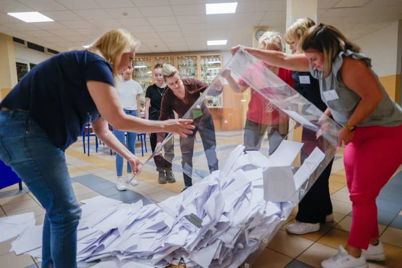 Counting votes begins at a polling station after the Polish Local Government Elections of 2024. Krzysztof Zatycki/ZUMA Press Wire/dpa