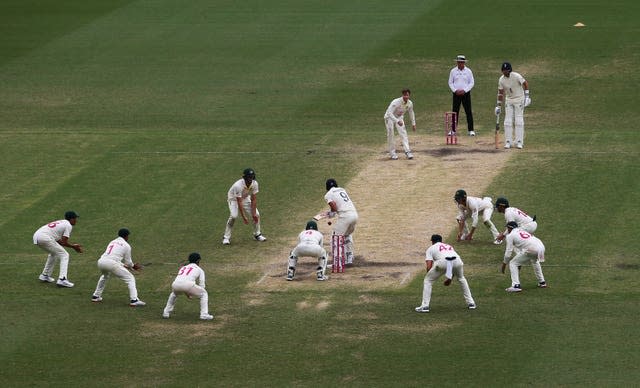 Australian fielders swarmed England&#39;s tail but could not finish the job on day five.