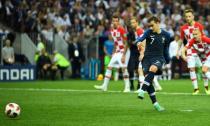 Soccer Football - World Cup - Final - France v Croatia - Luzhniki Stadium, Moscow, Russia - July 15, 2018 France's Antoine Griezmann scores their second goal from the penalty spot REUTERS/Dylan Martinez