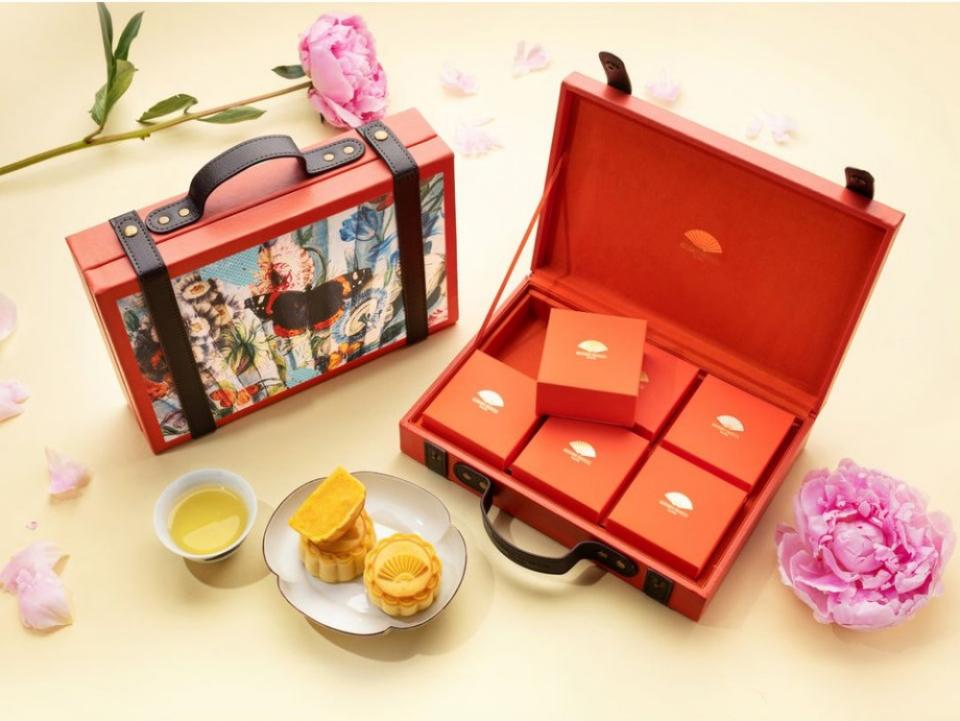 台北文華東方酒店今年讓月餅禮盒變身為「旅行箱」。