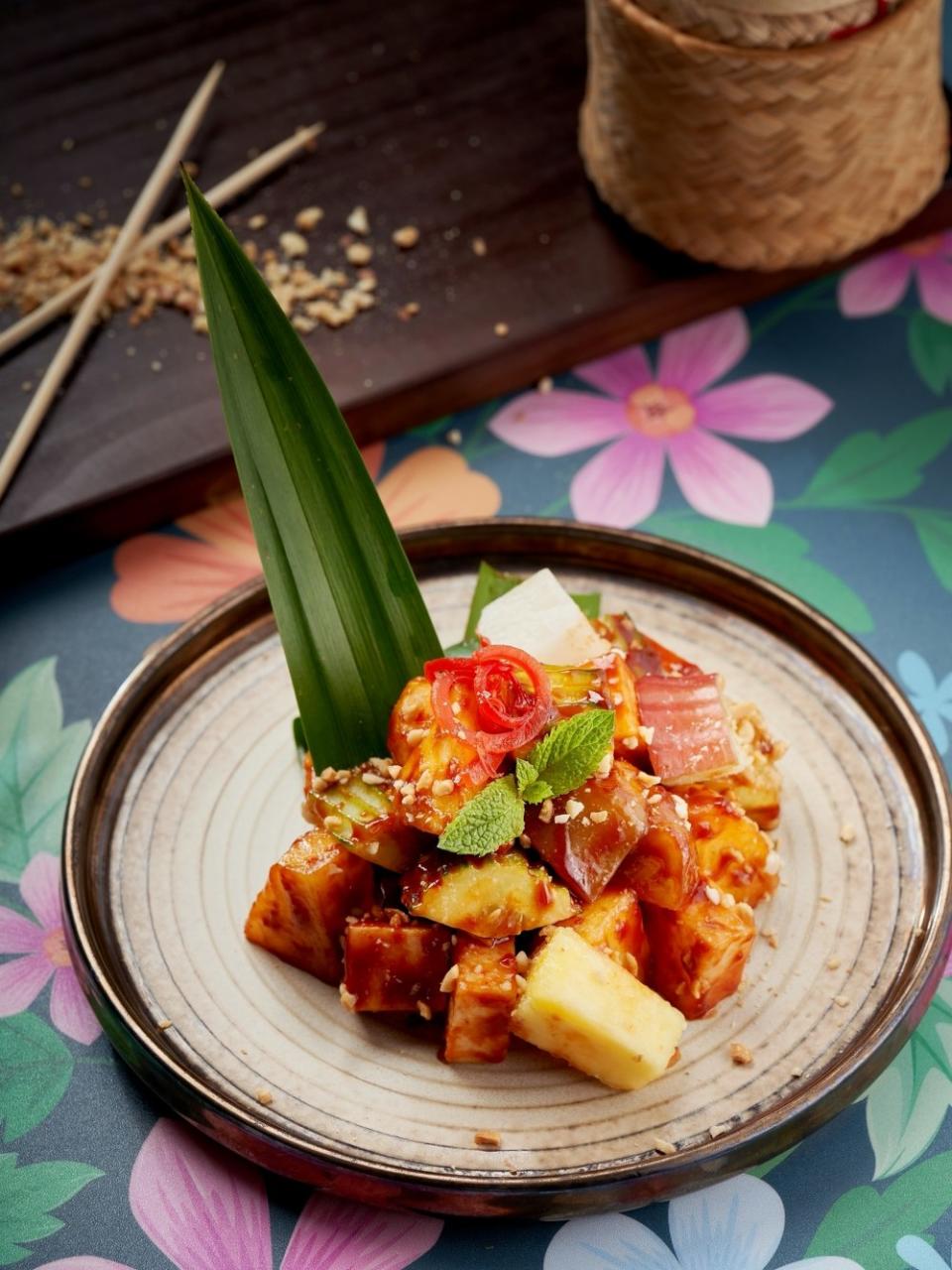 太古城全新「東南亞惹食」 集多個東南亞精選美食 羅惹水果沙律/泰式鴨肉生菜包/柬埔寨阿莫克雞