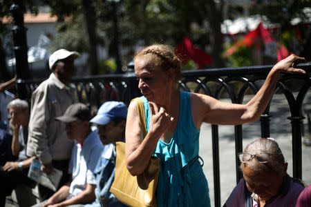 Supporters of Venezuela's President Nicolas Maduro wait in line to attend a gathering in support of the government in Caracas, Venezuela, February 7, 2019. REUTERS/Andres Martinez Casares