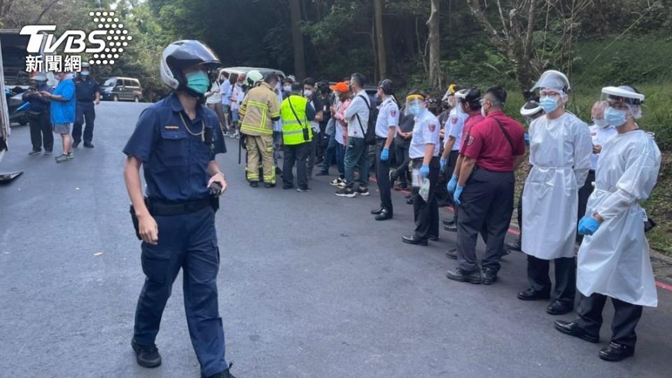 《基因決定我愛你》劇組今於台北市竹子湖黑森林拍戲，卻遭虎頭蜂群攻擊。（圖／TVBS）