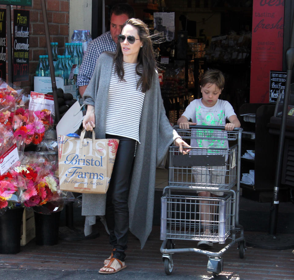 Angelina Jolie takes son Knox grocery shopping in West Hollywood in July 2016. (Photo: Splash News)