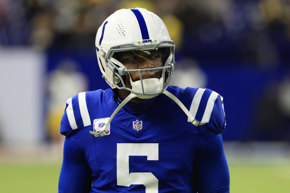 INDIANAPOLIS, INDIANA - SEPTEMBER 29: Anthony Richardson #5 of the Indianapolis Colts warms up prior to the game against the Pittsburgh Steelers at Lucas Oil Stadium on September 29, 2024 in Indianapolis, Indiana. (Photo by Justin Casterline/Getty Images)