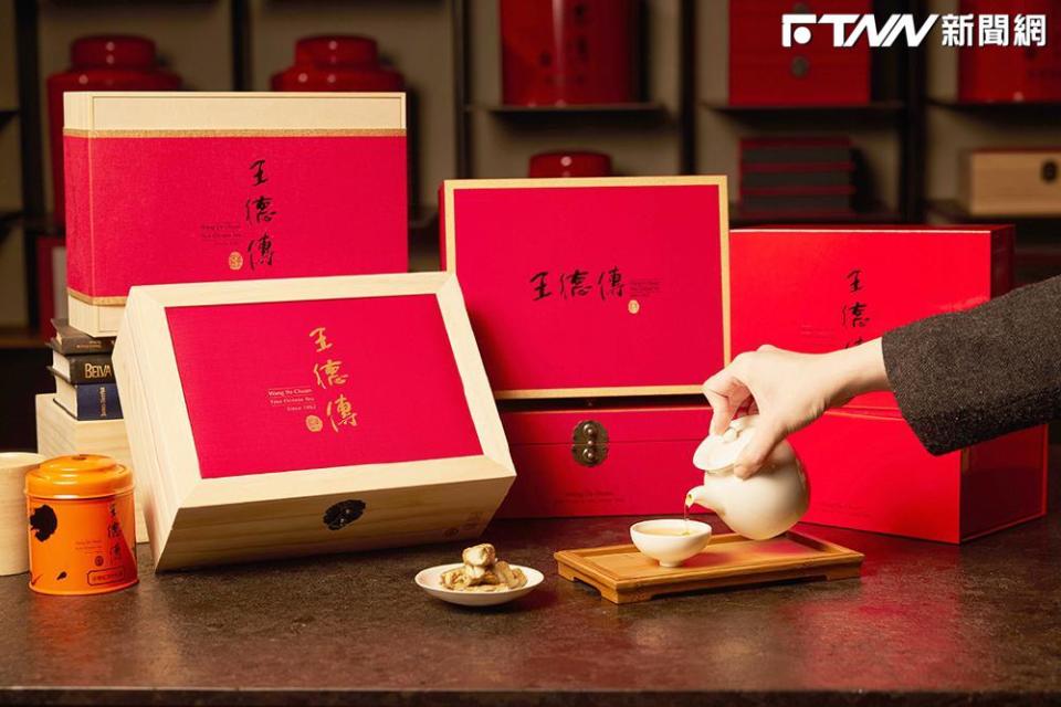 王德傳茶莊2024《春好．如初》系列新春茶禮，自品牌經典紅色延伸出多款禮盒，祈願甲辰龍年將初心昇華凝鍊，萬事如意。