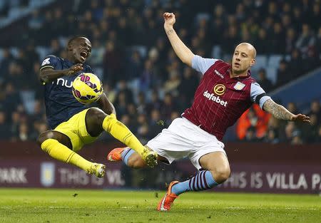 Southampton's Sadio Mane (L) is challenged by Aston Villa's Alan Hutton during their English Premier League soccer match at Villa Park in Birmingham, central England November 24, 2014. REUTERS/Darren Staples