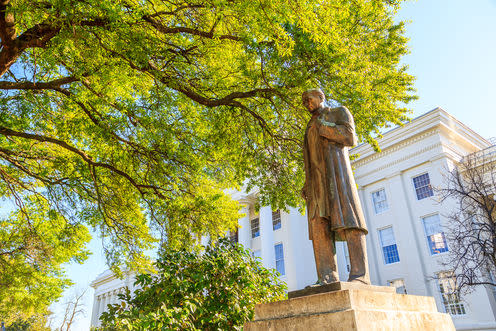 <span class="caption">Statue of James Marion Sims in front of the Alabama State Capitol.</span> <span class="attribution"><a class="link " href="https://www.shutterstock.com/download/confirm/400140310?src=UW741oipelu5dHnK1Qj_QA-1-0&size=medium_jpg" rel="nofollow noopener" target="_blank" data-ylk="slk:Mccallk69/Shutterstock;elm:context_link;itc:0;sec:content-canvas">Mccallk69/Shutterstock</a></span>