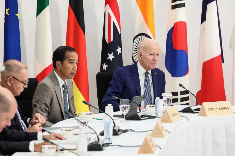 US President Joe Biden (R) and Indonesia’s President Joko Widodo  at the G7 Summit (Ministry of Foreign Affairs of J)