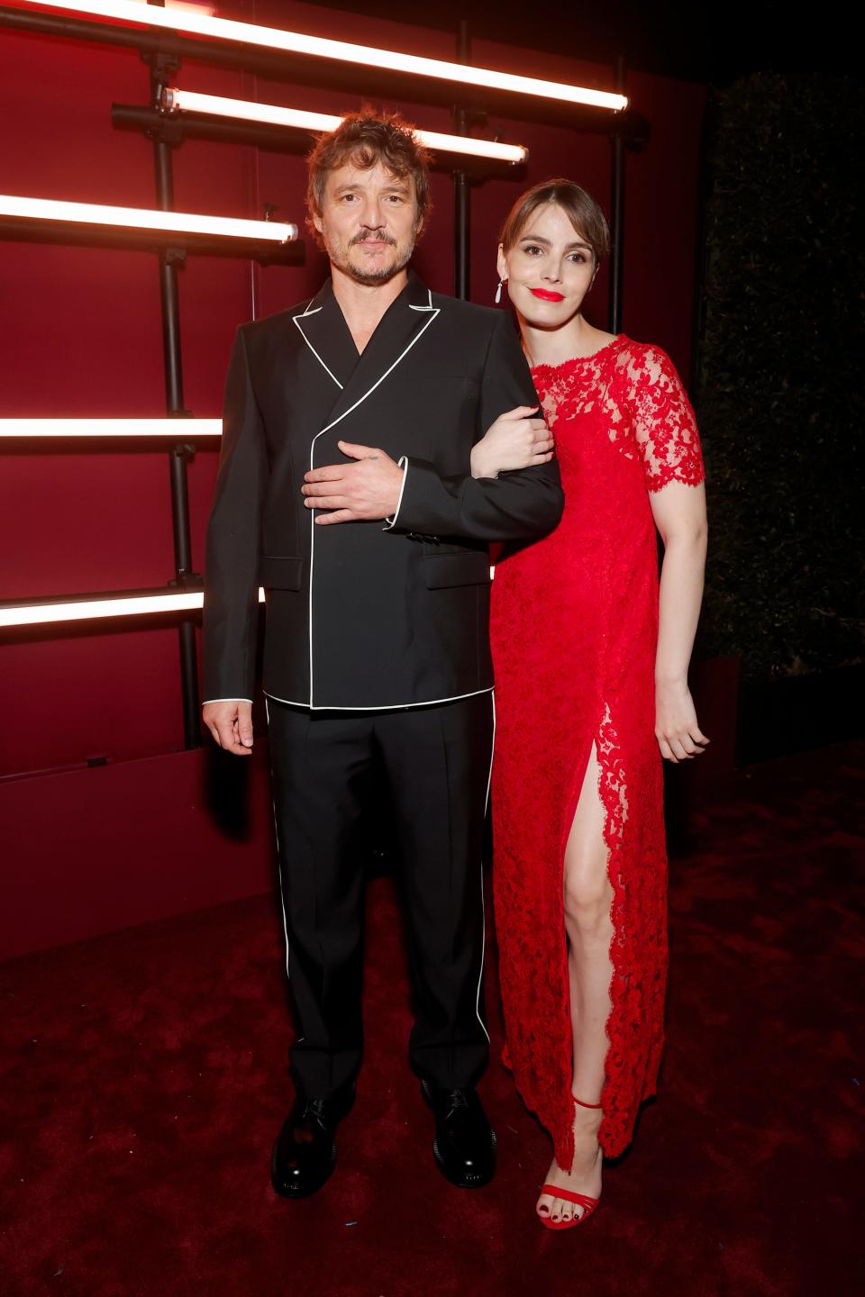 LOS ANGELES, CALIFORNIA - NOVEMBER 04: (L-R) Pedro Pascal, wearing Gucci, and Lux Pascal attend the 2023 LACMA Art+Film Gala, Presented By Gucci at Los Angeles County Museum of Art on November 04, 2023 in Los Angeles, California. (Photo by Emma McIntyre/Getty Images for LACMA) ORG XMIT: 776056099 ORIG FILE ID: 1775906387