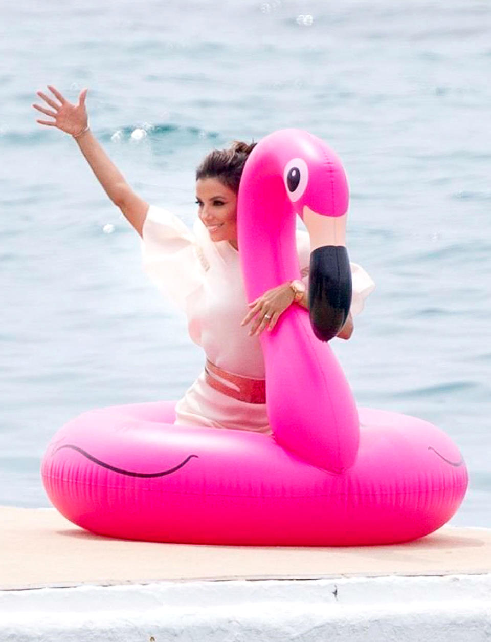 <p>Also having fun in the French Riviera? Eva Longoria, who was spotted cuddling up to a flamingo float during a photo shoot. (Photo: BackGrid)<br><br></p>